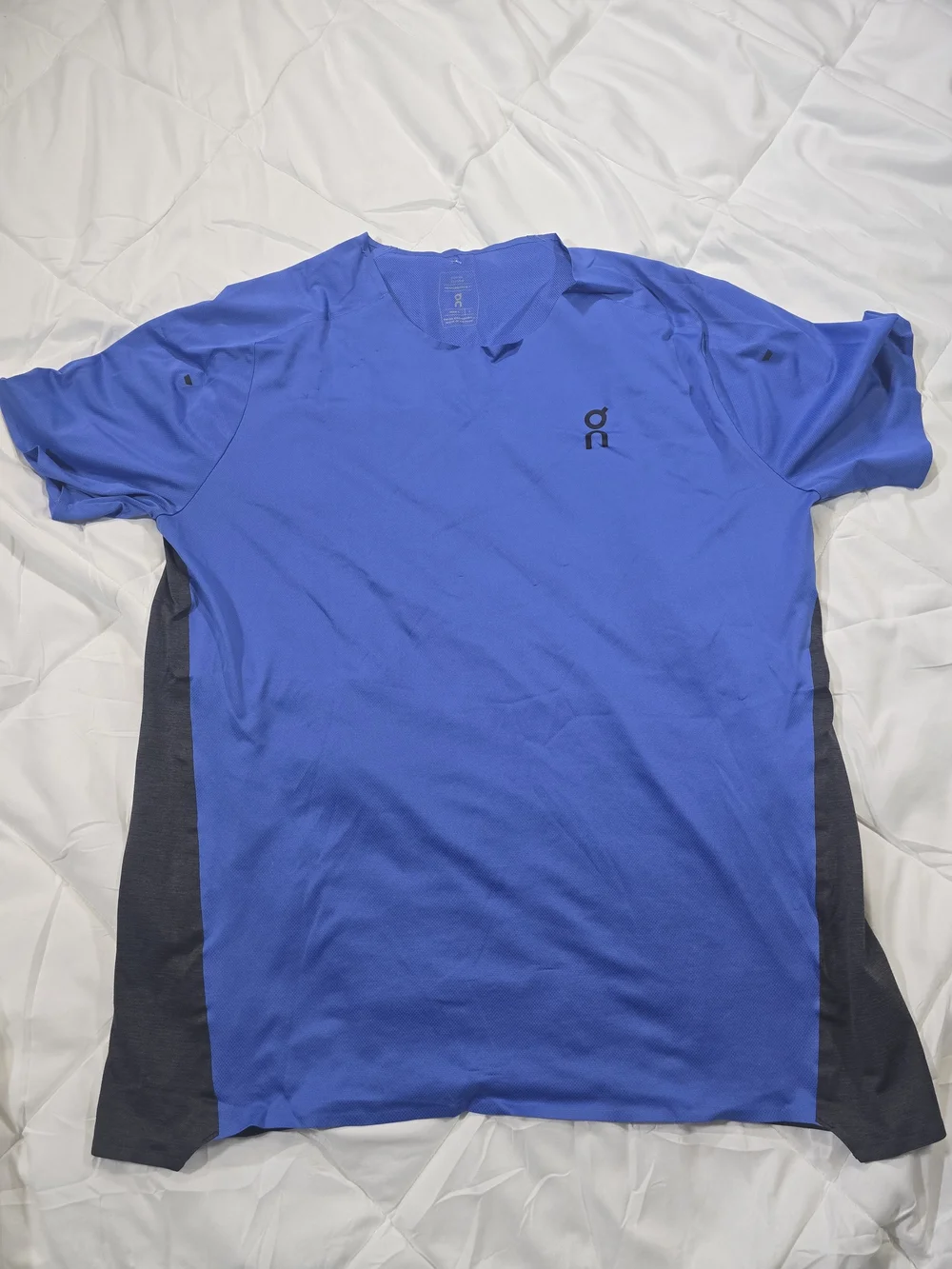 On Running ON Cloud Men Blue Short Sleeve V-Neck Running w Charcoal Side Panels